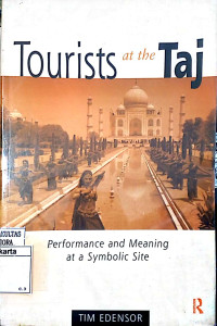 Tourists at the Taj